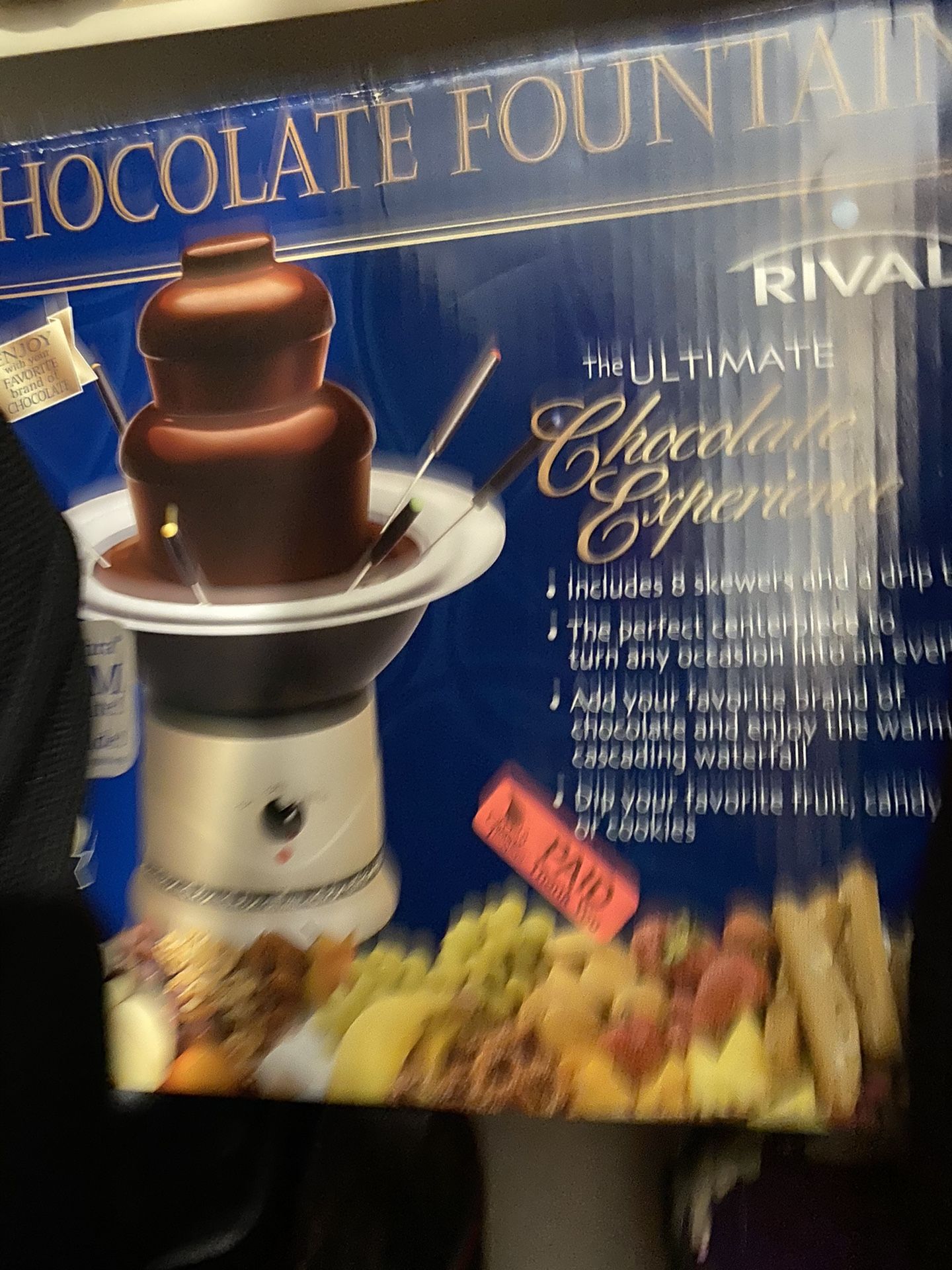 Chocolate fondue fountain machine