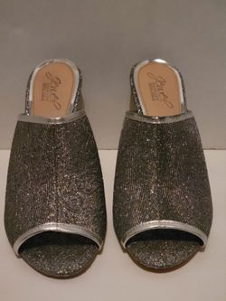 Nearly New Badgley Mischka Heels Size 7 1/2