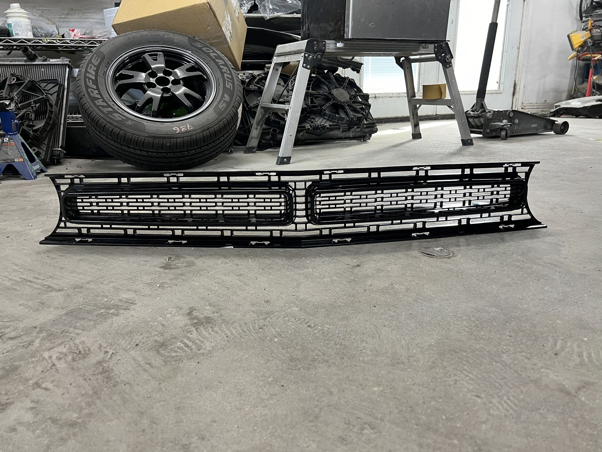 Dodge Challenger Grill Assembly Replacement 