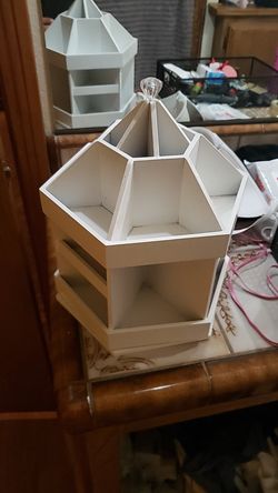 Beauty organizer.