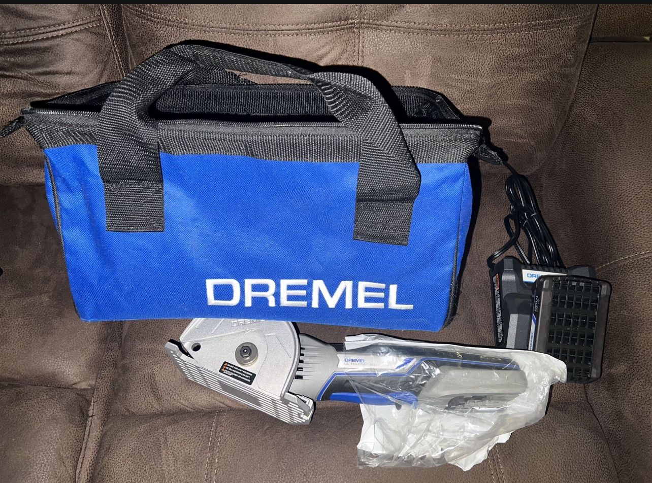 Dremel US20V-01 Cordless Compact Circular Saw Tool Kit with (1) 20V Battery