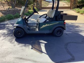 GOLF CART with Rear Cargo Bed