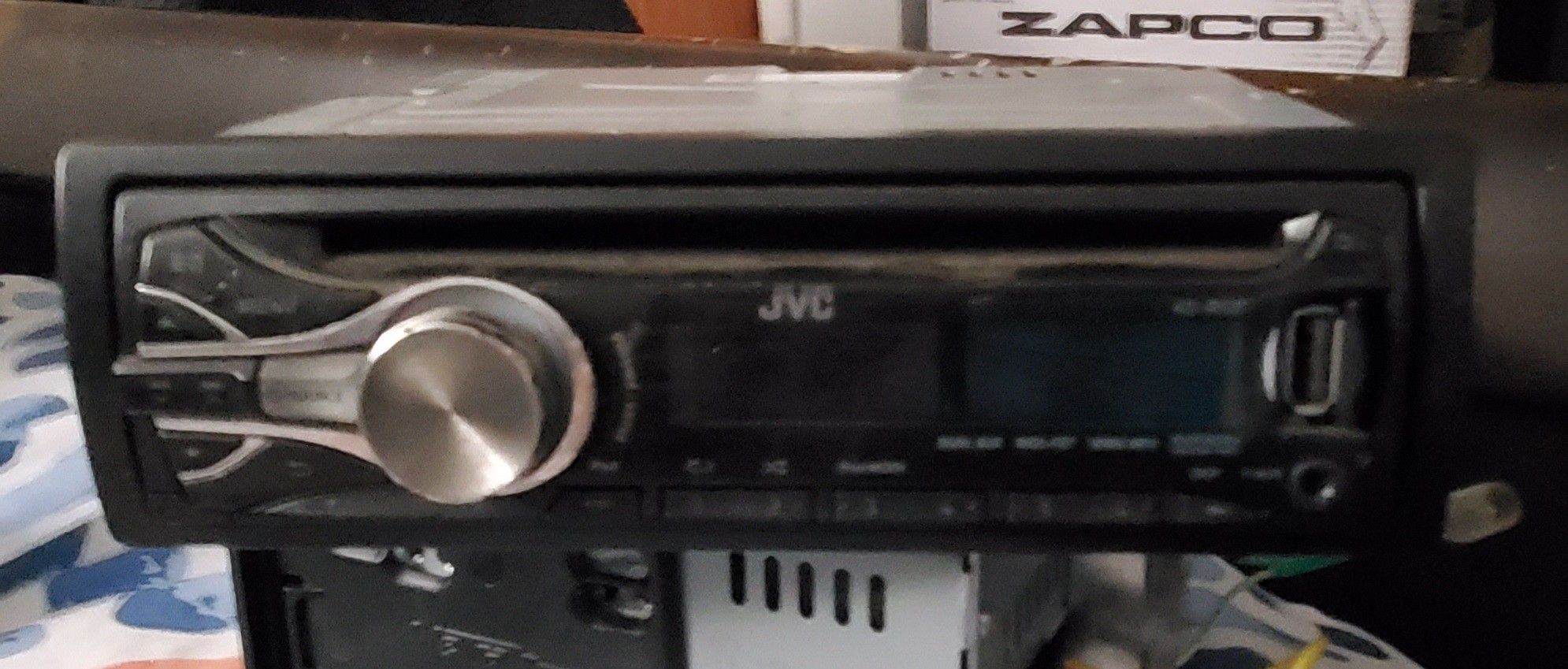 JVC KD-R530
CD receiver
(Free Bluetooth Adapter)