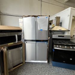 New Whirlpool Kitchen Appliances Set