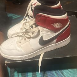 Jordan 1 Mid 