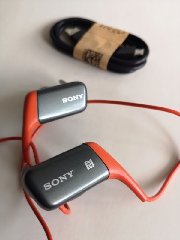 Sony Active Sports Bluetooth Wireless headphones headset. Super Bass w/ microphones