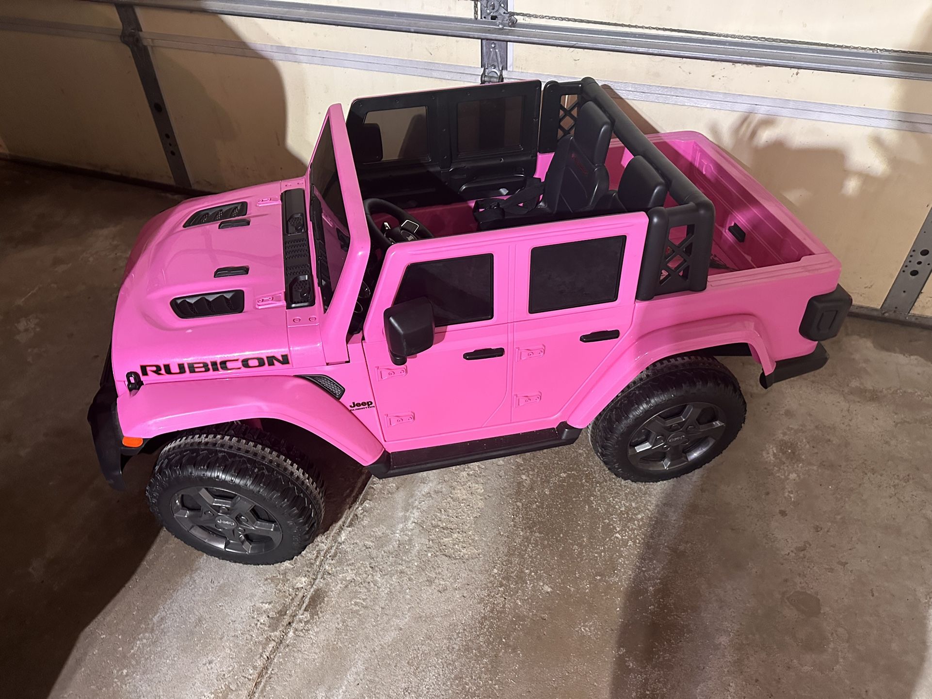 12 Volt Jeep Gladiator Rubicon Ride On Car