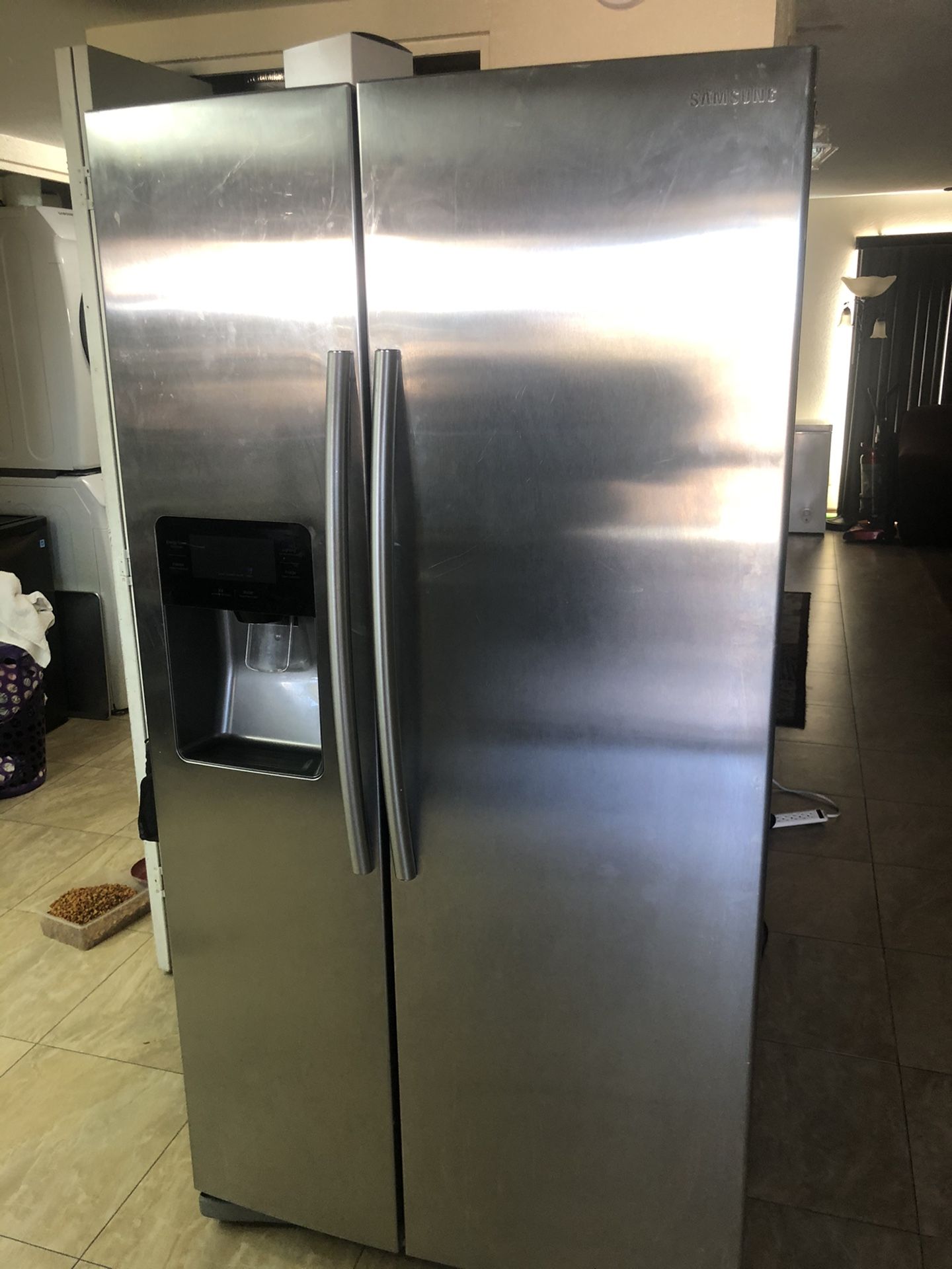 Samsung refrigerator ,side by side, ice maker.dual cooling for Sale in
