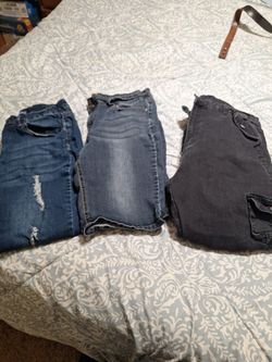 2 pair Size 18 jeans and I pair 👖 shorts  total price 6