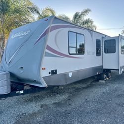 2014 Wildcat 35’ Travel Trailer RV W/ 2 Slide Outs 