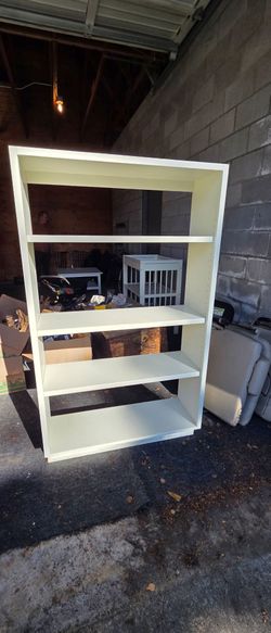 Bookcase/Shelf