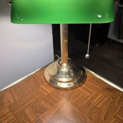 Vintage Green Glass Bankers Lamp – Classic Study Vibes – $45