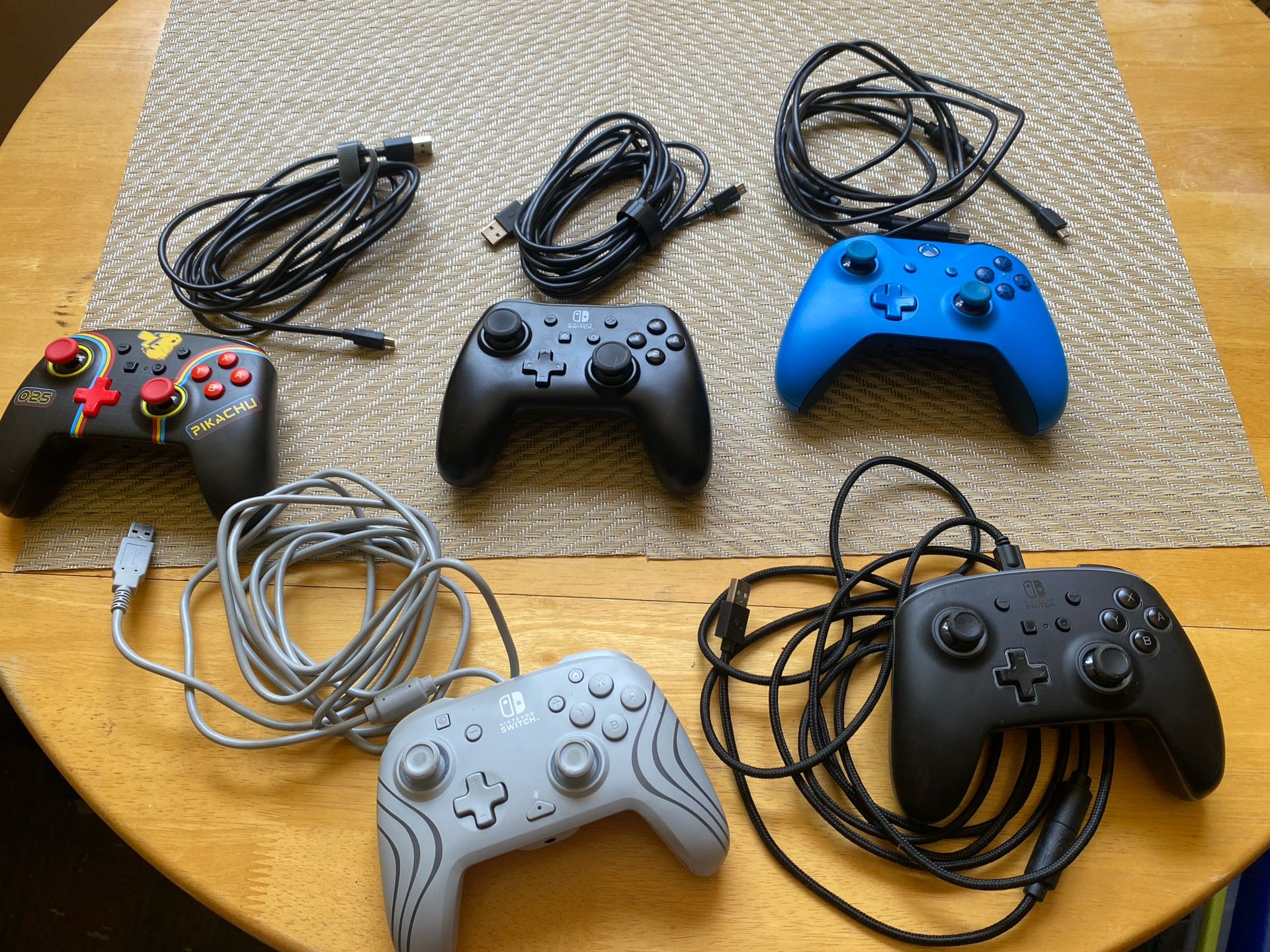 4 Nintendo/1Xbox Controllers