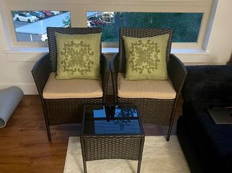 Outdoor chair and table set Like New