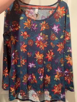 Lularoe lynnae shirts.