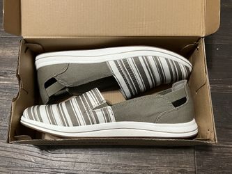 NEW Clarks women’s shoes size 9