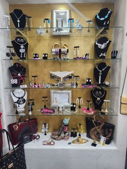 Boutique SALE!