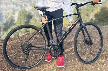 Black Hybrid Bicycle with Multiple Gears & Disc Brakes