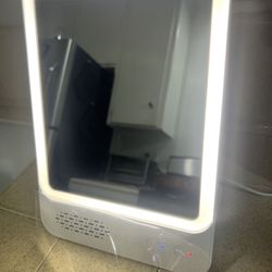 LED MAKEUP MIRROR WITH BLUETOOTH 