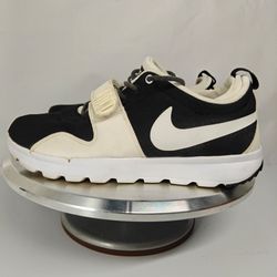 Size 7 US Women's Nike SB Trainerendor SE shoes in black and white