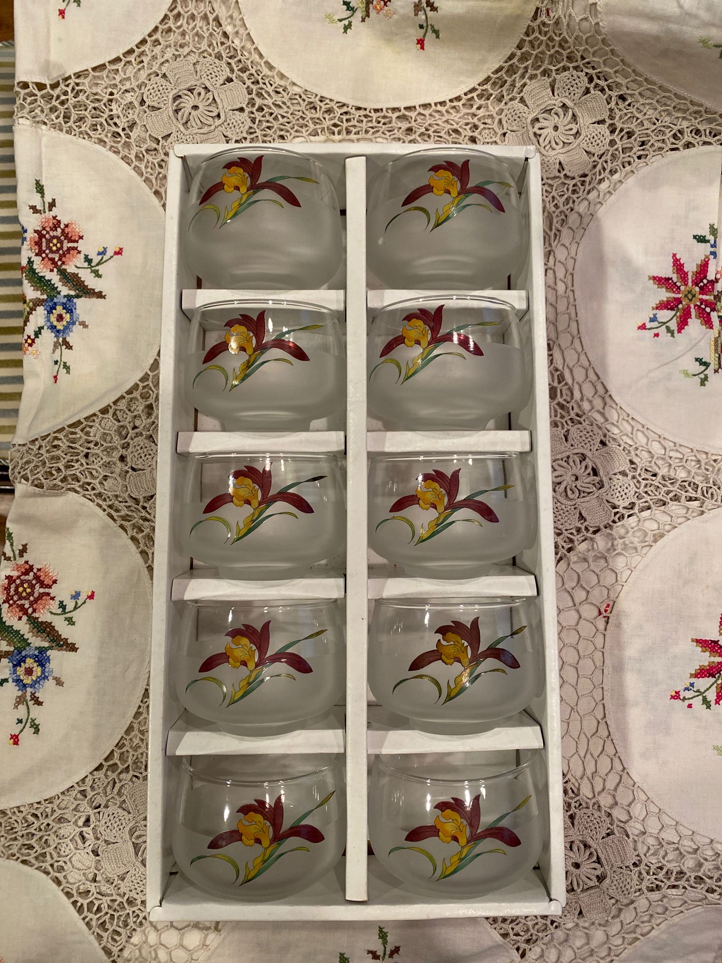 Brand new, 10 dessert cup set -old style