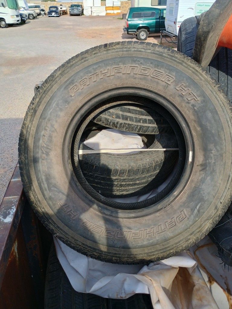 235 75 15. 50- Great Tread no Pictures. Montana George Dier