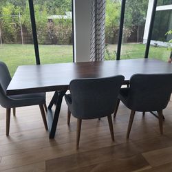 Living edge dinning table