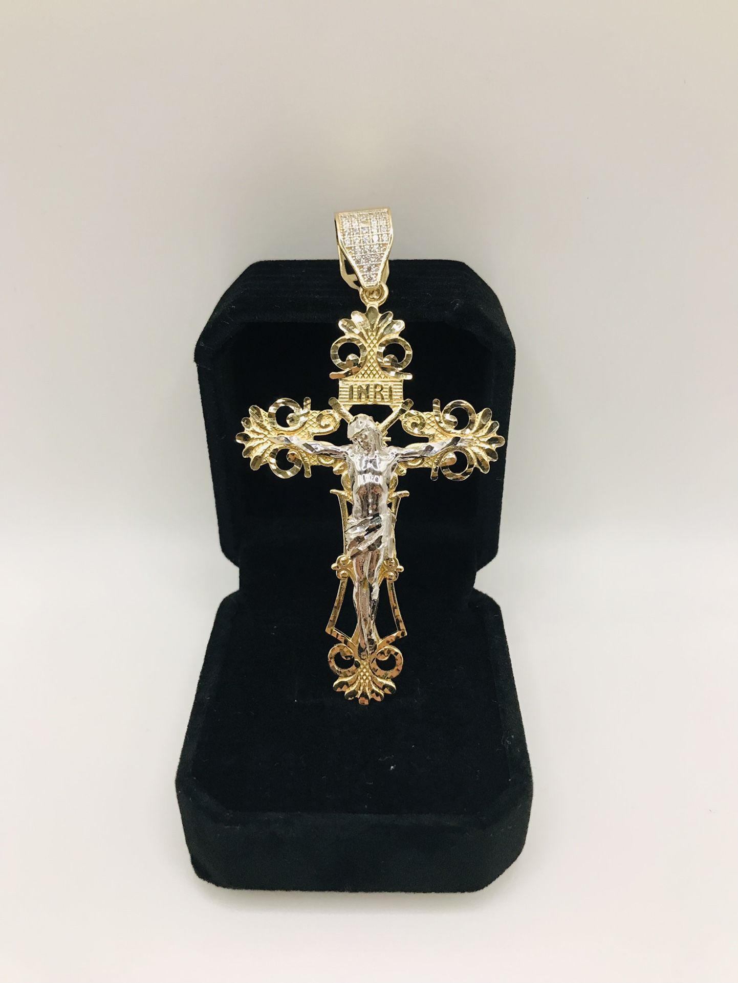 14k CRUCIFIX PENDANT WITH CZ