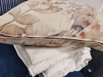 3 Floral Print Throw Pillow
