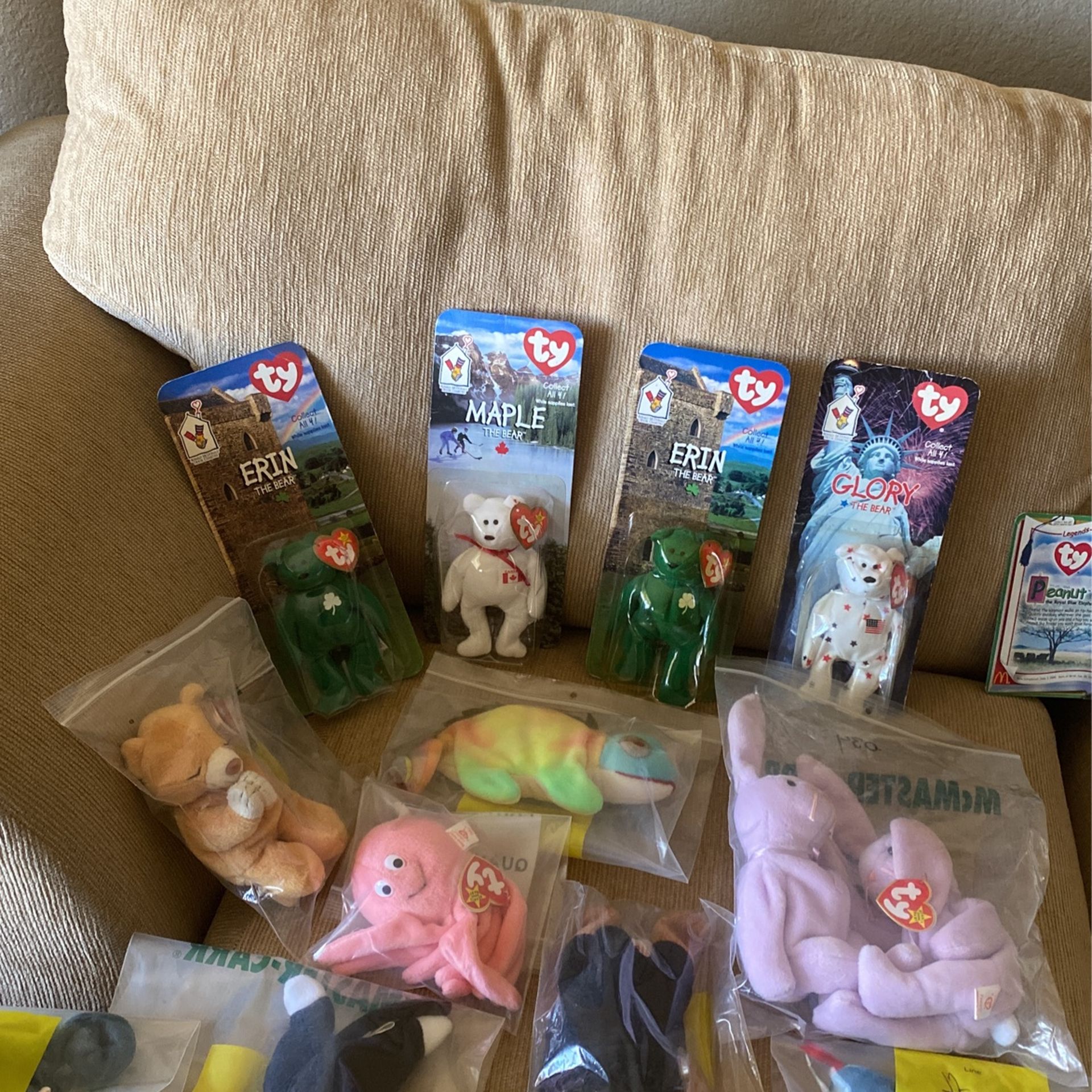 Large Collection Of Beanie Babies With All The Errors.