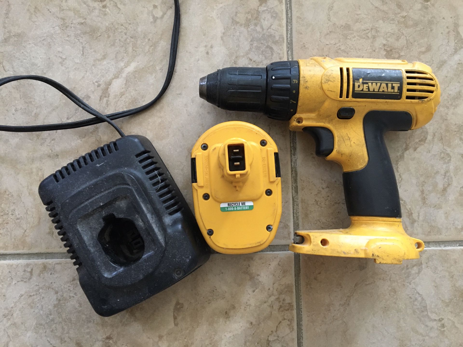 Dewalt 1/2" DC728 14.4 volt cordless drill driver battery and charger