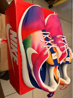 Nike Roshe Run Rainbow Print Sneakers 9.5 men’s