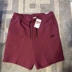 Brand  new with tags Men’s Nike tech fleece Shorts size large 