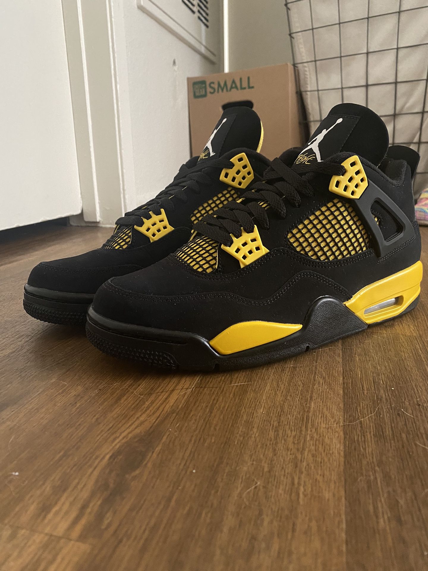 Air Jordan 4 Retro Thunder's