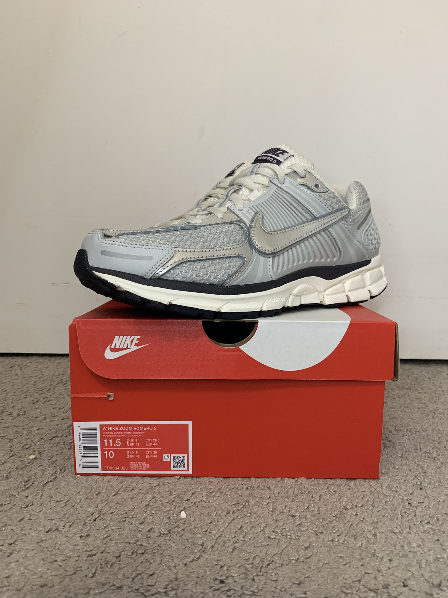 VNDS NIKE VOLMERO 5 PHOTON DUST SIZE 10