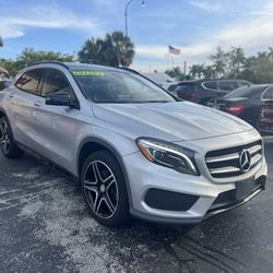 2017 Mercedes-Benz GLA $1500 DOWN 
