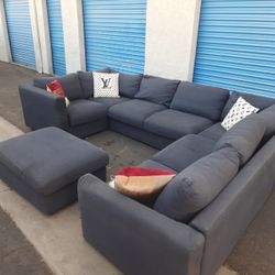 Modern sectional couch gray with ottoman, very clean