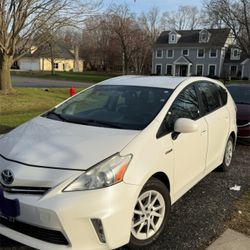 2014 Toyota Prius V Clean Title