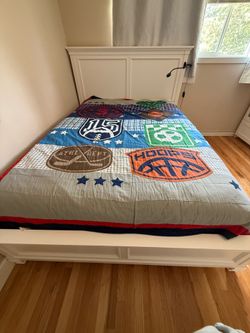 Queen size bed frame + mattress