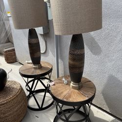 2 Lamps With 2 Stands