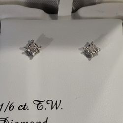 Diamond earrings Never Worn White Gold