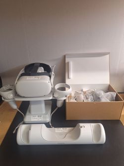 OCULUS META QUEST 2 VR RIG WITH ACCESSORIES / EXCELLENT CONDITION