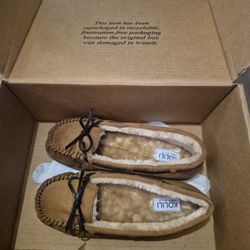 Woman's Moccasin Loafers Size 8