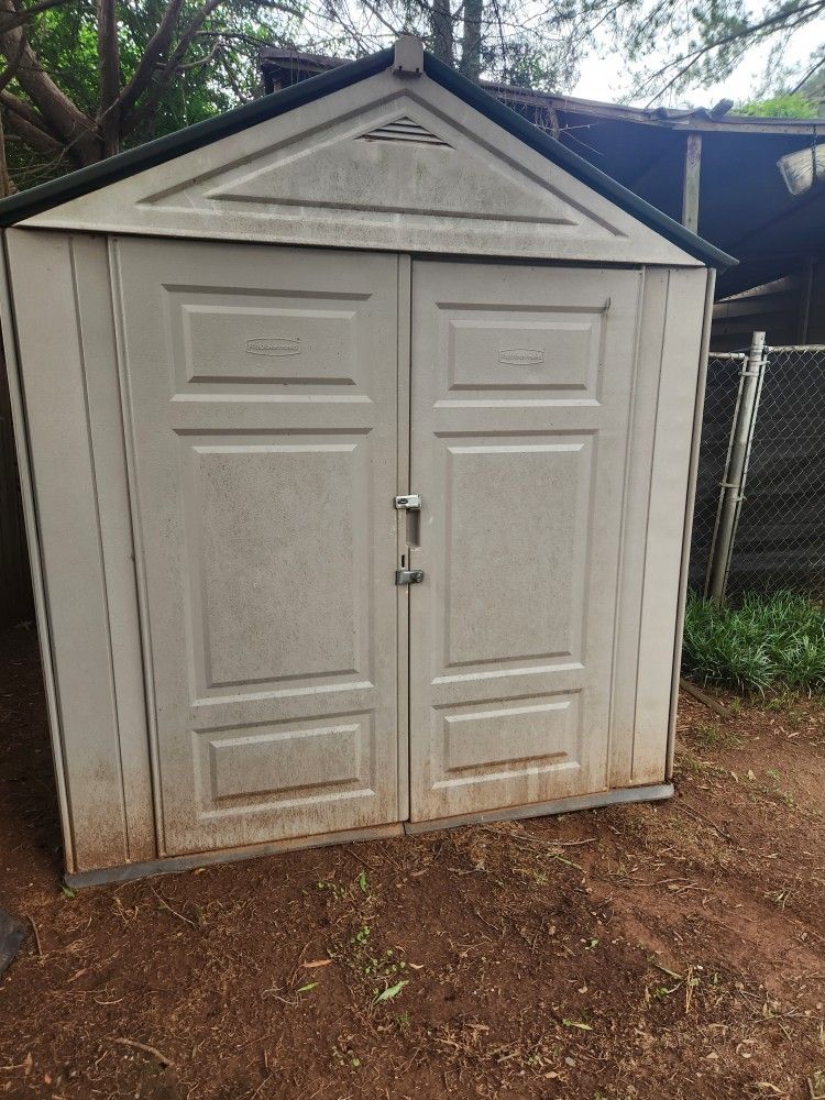 Storage Shed RubberMaid 4ft By 7ft