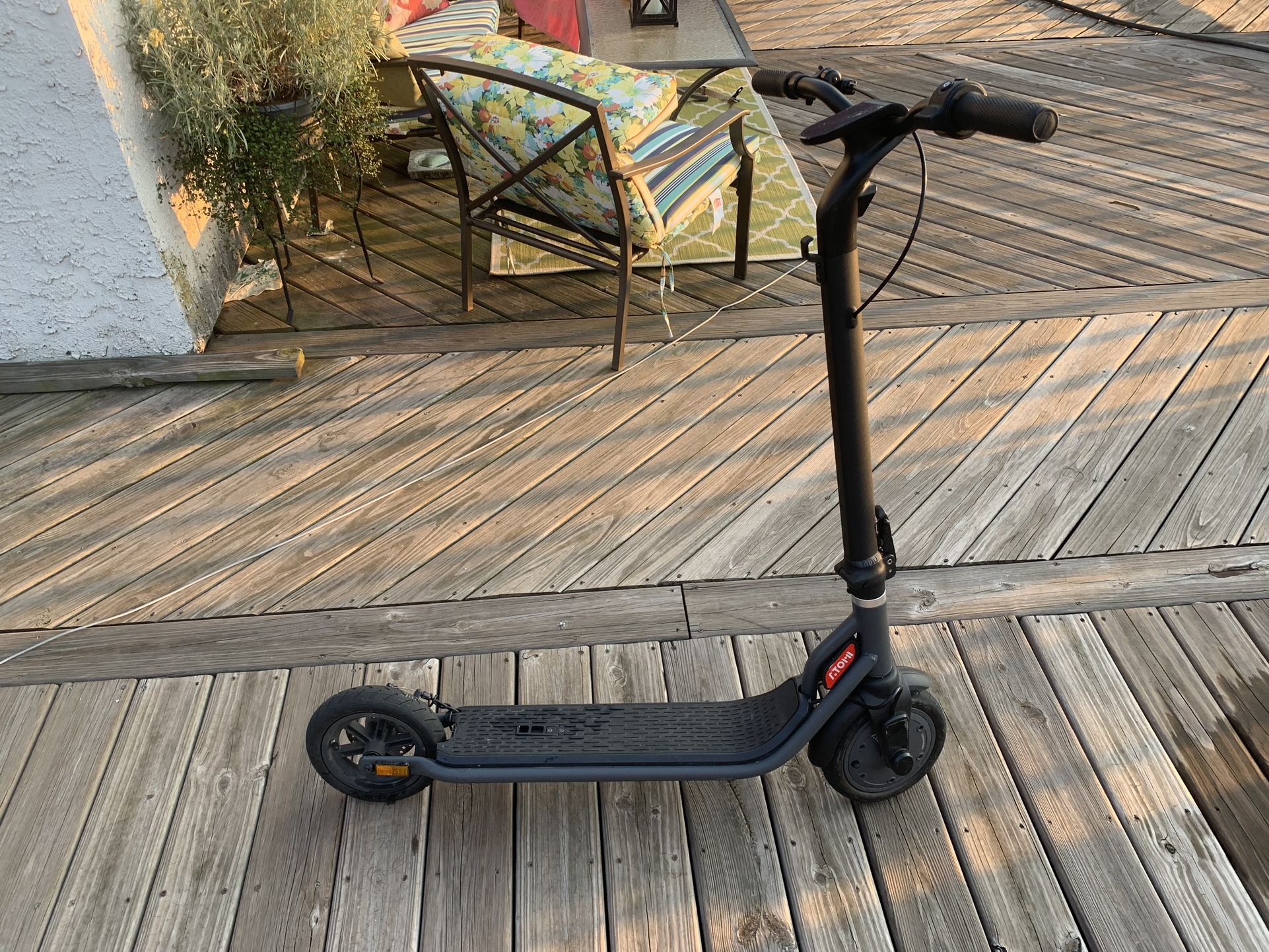 Atomi e20 electric scooter