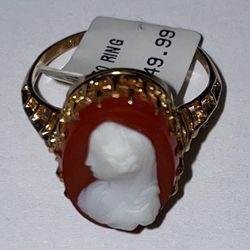 Size 8” 10KYG Cameo Ring 