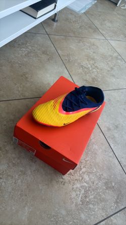 Nike phantom pro soccer cleats