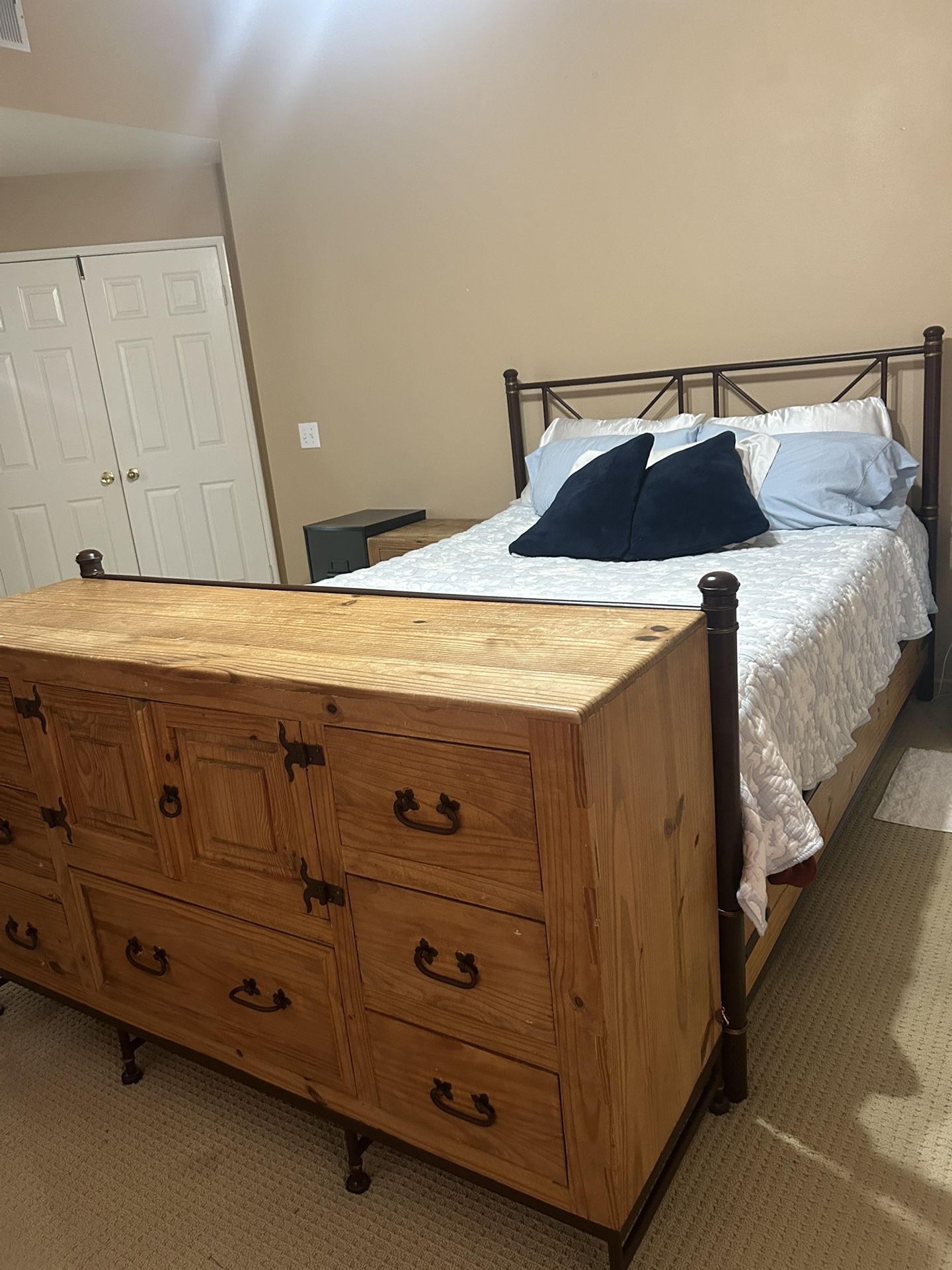 Queen Size Bedroom 6 Pc Set Rustic
