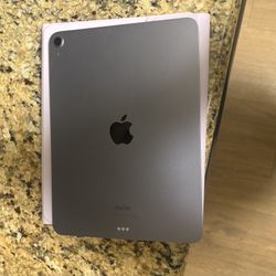 iPad Air 5th Generation — 256GB | Excellent Condition