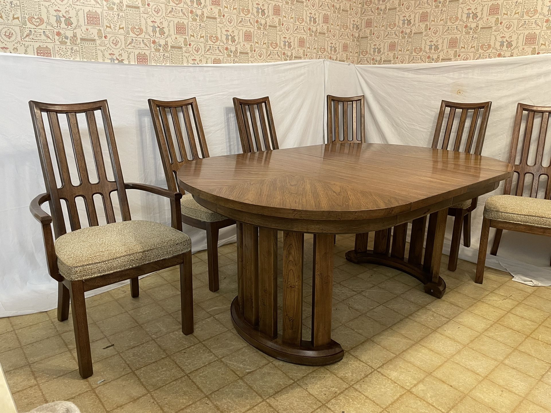 Mid Century Solid Wood Dining Set. Table, 2 Leafs & 6 Brasilia Chairs. Perfect Condition!! 